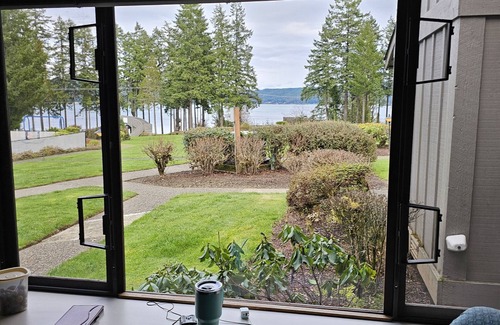 Union Condo | 2-bedroom condo with fitness room, WiFi in beautiful Union, WA. private beach.