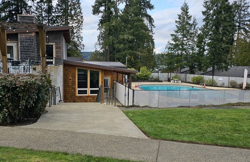 Union Condo | 2-bedroom condo with fitness room, WiFi in beautiful Union, WA. private beach.