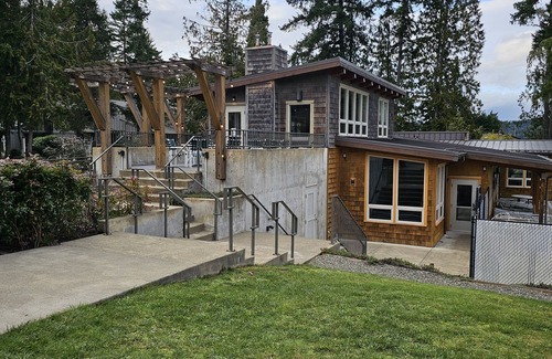 Union Condo | 2-bedroom condo with fitness room, WiFi in beautiful Union, WA. private beach.
