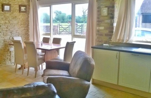 Giddeahall Apartment | 2 Bedroom Cottage at Battens Farm Cottages