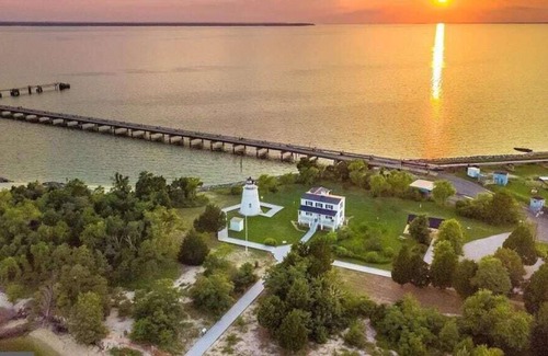 Piney Point Cottage | 2 Bedroom Cozy Beach Cottage with beach access