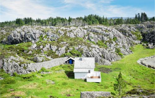 Selbjorn House | 2 Bedroom Cozy Home In Stolmen