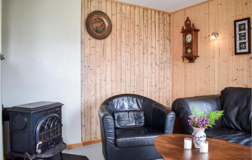 Selbjorn House | 2 Bedroom Cozy Home In Stolmen