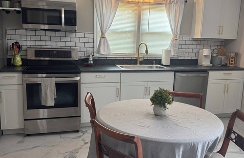 Greeneville Apartment | 2 Bedroom Downtown Greeneville- Park Place