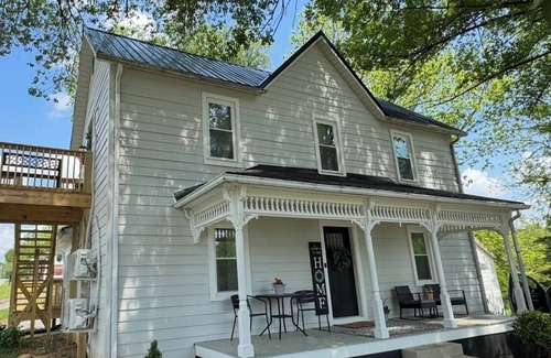 Greeneville Apartment | 2 Bedroom Downtown Greeneville- Park Place