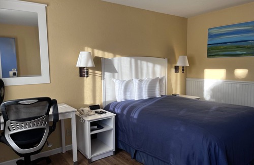 Downtown Monterey Cabin | 2 Bedroom Family Suite at Ocean-Side Property!