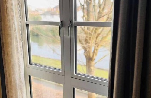 Reading Apartment | 2 Bedroom Flat with River View