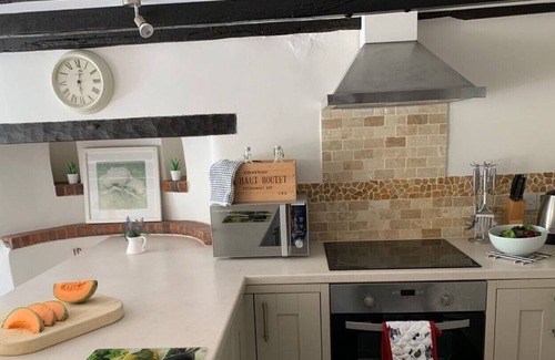 Grove Cottage | 2 Bedroom Cottage in Kingston