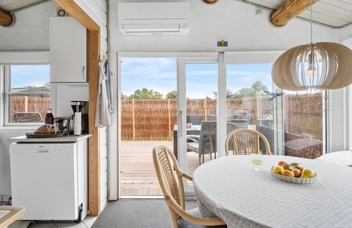 Næsby Strand House | 2 bedroom gorgeous home in Nakskov