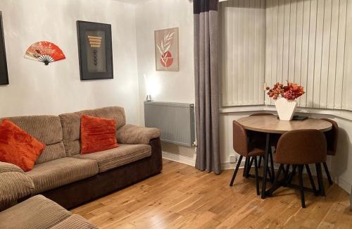 Cwmbrwla Apartment | 2-Bedroom Ground-Floor Apartment with Free Parking