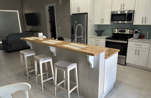 Lubbers Quarters Cay House | 2 Bedroom Home with Dock Slip