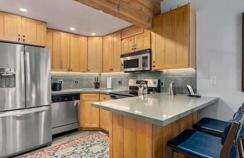 Downtown Hotel | 2 Bedroom Hotel Suite Next to The Nell and Gondola