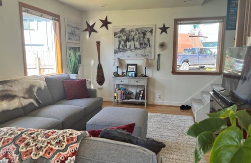 Mendenhall Valley House | 2 bedroom house in beautiful Juneau, Alaska!Near glacier, and close to airport.