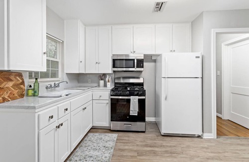 Beaumont House | 2-bedroom house in welcoming Beaumont with all the amenities of home!
