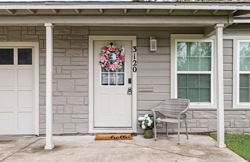 Beaumont House | 2-bedroom house in welcoming Beaumont with all the amenities of home!