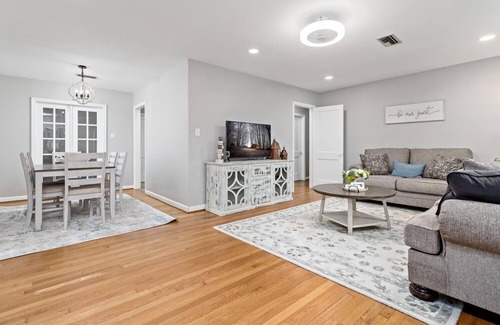 Beaumont House | 2-bedroom house in welcoming Beaumont with all the amenities of home!