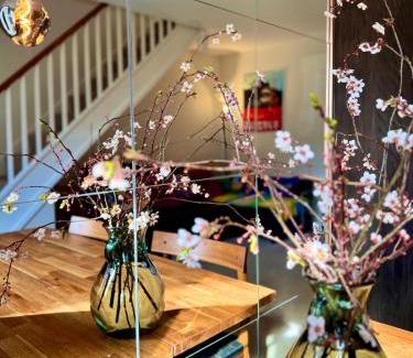 Salisbury House | 2 bedroom house near centre and private parking