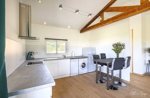 Sauviac House | 2-bedroom house with AC and WiFi in peaceful Sauviac with view over the Pyrénées