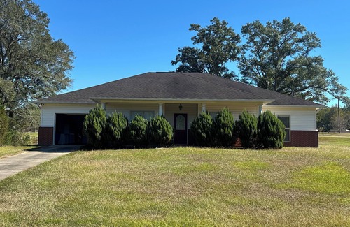 Decatur House | 2 Bedroom in Decatur,MS. On Golf Course, ECCC, & Famous Zack Garvin Steakhouse