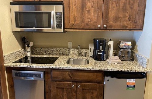 Breckenridge Resort | 2 Bedroom Lockoff with Independence Superchair and Gondola in its Backyard!