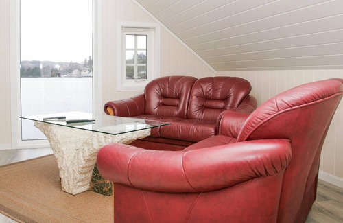 Sjernarøy House | 2 bedroom lovely home in Sjernarøy