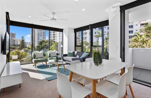 Burleigh Heads Apartment | 2 Bedroom Luxury in Burleigh Heads!
