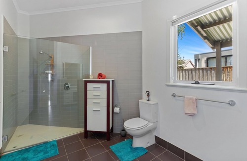 Newtown House | 2 Bedroom magnificent cottage in the heart of Geelong