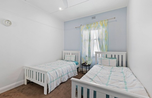 Newtown House | 2 Bedroom magnificent cottage in the heart of Geelong