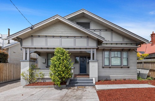 Newtown House | 2 Bedroom magnificent cottage in the heart of Geelong
