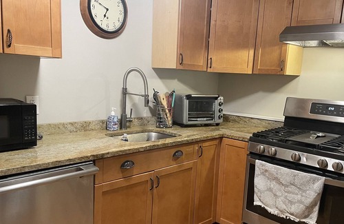 East Greenwich House | 2 bedroom Main Street Getaway