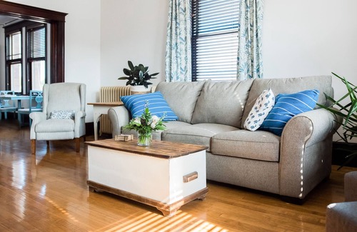 Calumet Apartment | 2 Bedroom newly renovated apartment in the Historic Downton Calumet