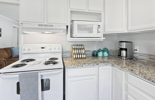 Haxtun House | 2-bedroom Pet Friendly house with AC in tranquil Haxtun