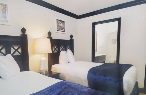 Cocoa Beach Resort | 2-bedroom resort in fantastic Cocoa Beach with WiFi, AC, on the beachn