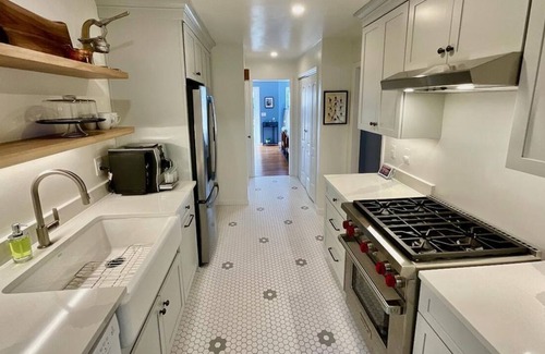 Harleston Village Apartment | 2 Bedroom Single family L-554435 by Houzlet