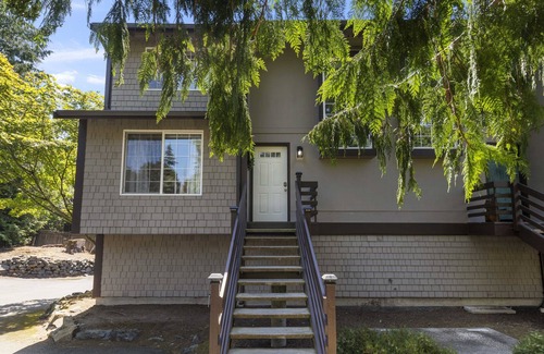 Mukilteo House | 2 bedroom spacious modern townhouse, 75" TV, 5min from Beach