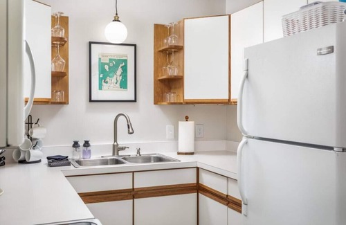 Traverse City House | 2-Bedroom Townhouse Next to TART Trail & Close to Downtown TC!