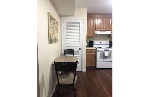 Lynchburg House | 2 Bedroom Townhouse Close To Liberty and Downtown! Ideal for Long term Stay!