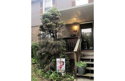 Lynchburg House | 2 Bedroom Townhouse Close To Liberty and Downtown! Ideal for Long term Stay!