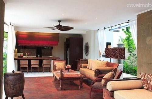 Batu Bolong Villa | 2 Bedroom villa in Canggu Beachfront property.