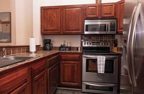 French Quarter Hotel | 2 Bedroom with 2 Bathroom New Orleans Suite with Kitchenette & Walkable Location