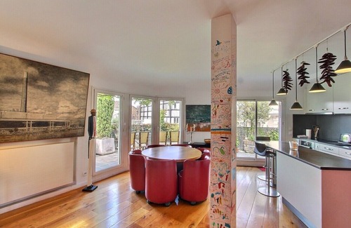 Saint-Thomas-d'Aquin Apartment | 2 Bedroom with Terrace and AC in Saint-Germain-des-Prés