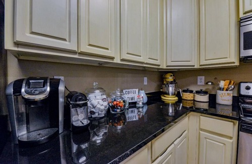 Tuscaloosa Condo | 2 Bedrooms, 2 Baths, Sleeps 6 - RTR and Welcome to The Red Elephant