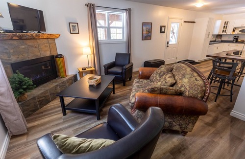 East Kootenay Condo | 2 Bedrooms in Lower Level l Hot Tub