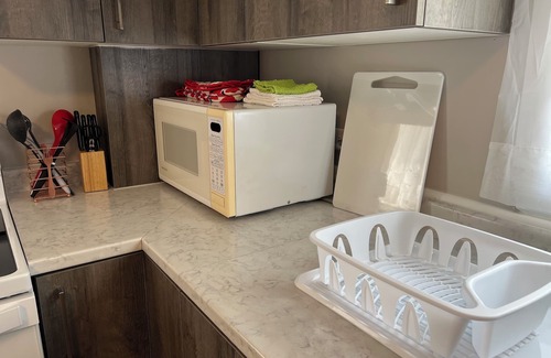 Winnipeg House | 2 beds/3 br with office very specious unit in StB with free parking and wifi.