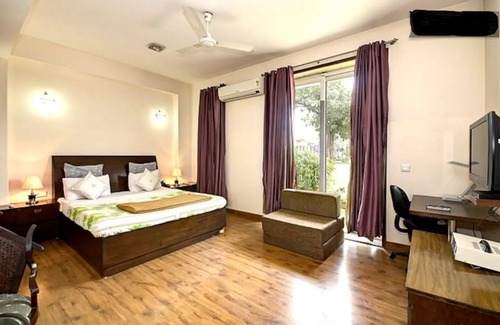 Gurugram Bed & Breakfast | 2 BHK Luxury Serviced Apartment Cyber Park (Perch)