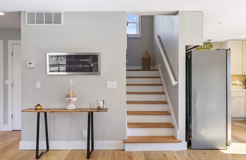 South Haven House | 2 BLKS TO BEACH, LUXURY 4B/3.5BA, SLEEPS 12 3 KING & 3 QUEEN WALK EVERYWHERE!