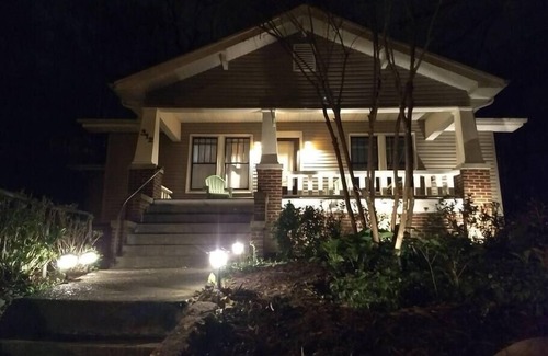 North Chattanooga House | 2 blocks to North Chattanooga revitalized riverfront restaurants and bars.