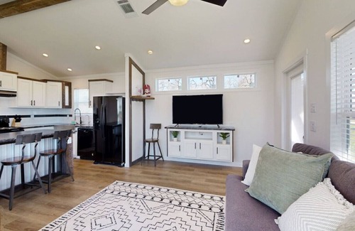 Somerville House | 2 Br 1ba Private Farmhouse