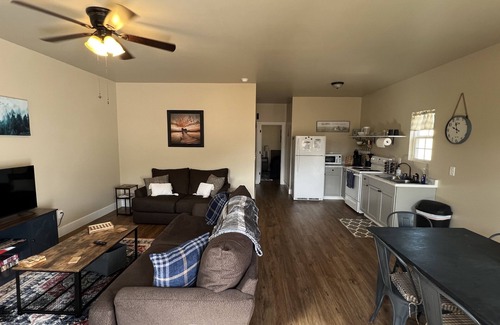 Benton Apartment | 2 BR,1BA Spacious Suite near Cherokee National Forest, Mtn view, Ocoee River