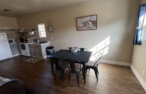 Benton Apartment | 2 BR,1BA Spacious Suite near Cherokee National Forest, Mtn view, Ocoee River